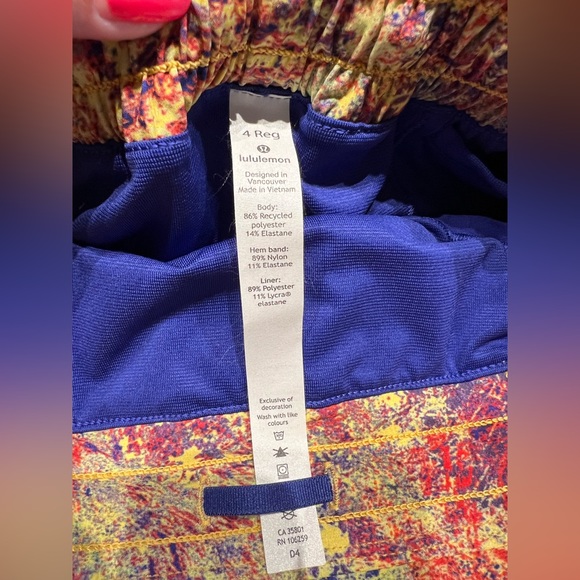 Lululemon SeaWheeze Limited Edition Hotty Hot Shorts - Picture 8 of 9